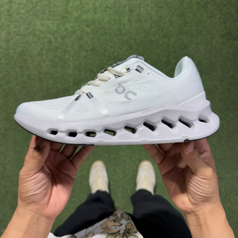 On Cloudsurfer 'Blanc Total' — vue 9