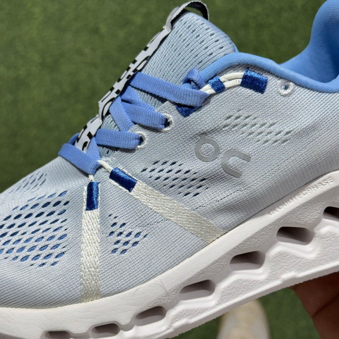 On Cloudsurfer 'Blanc Bleu Ciel' — vue 5