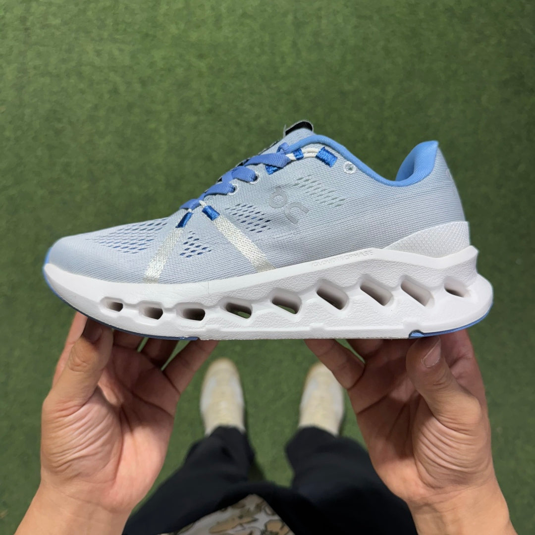 On Cloudsurfer 'Blanc Bleu Ciel' — vue 9