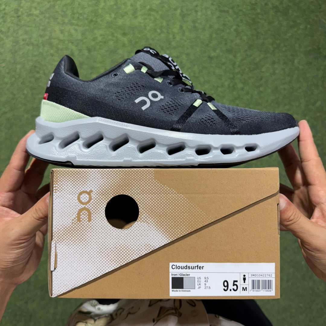 On Cloudsurfer 'Bleu Nuit Lime' — vue 3