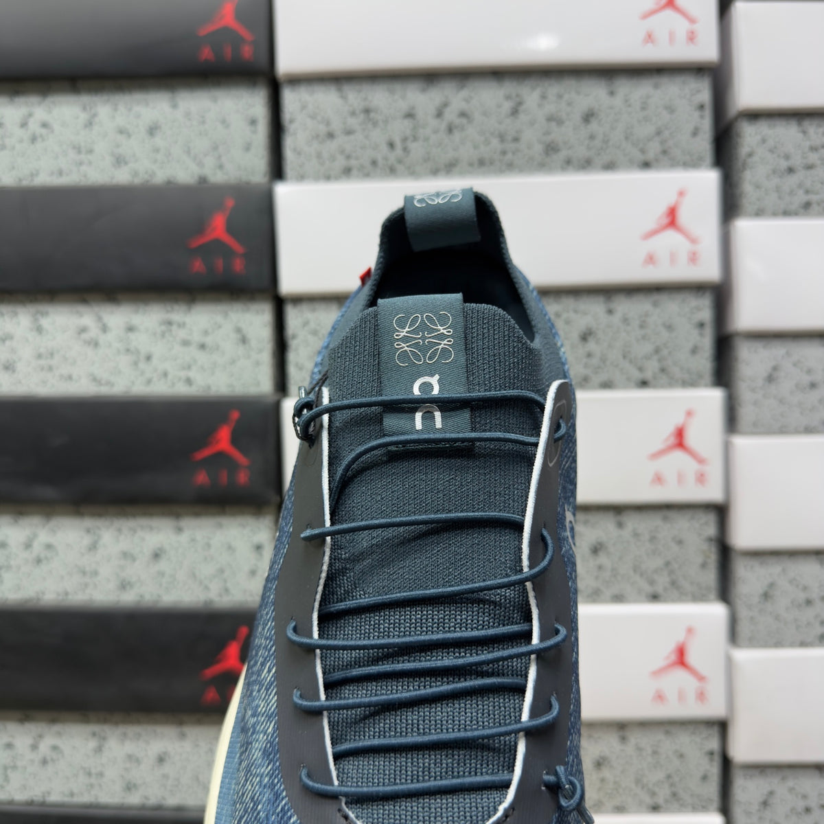 On x Loe. Cloudtilt 'Bleu Jean' — vue 5
