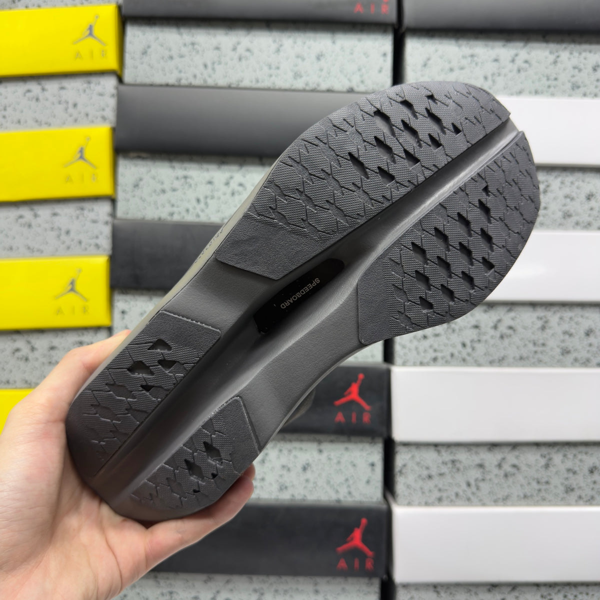 On Cloudsurfer 'Gris Anthracite' — vue 2