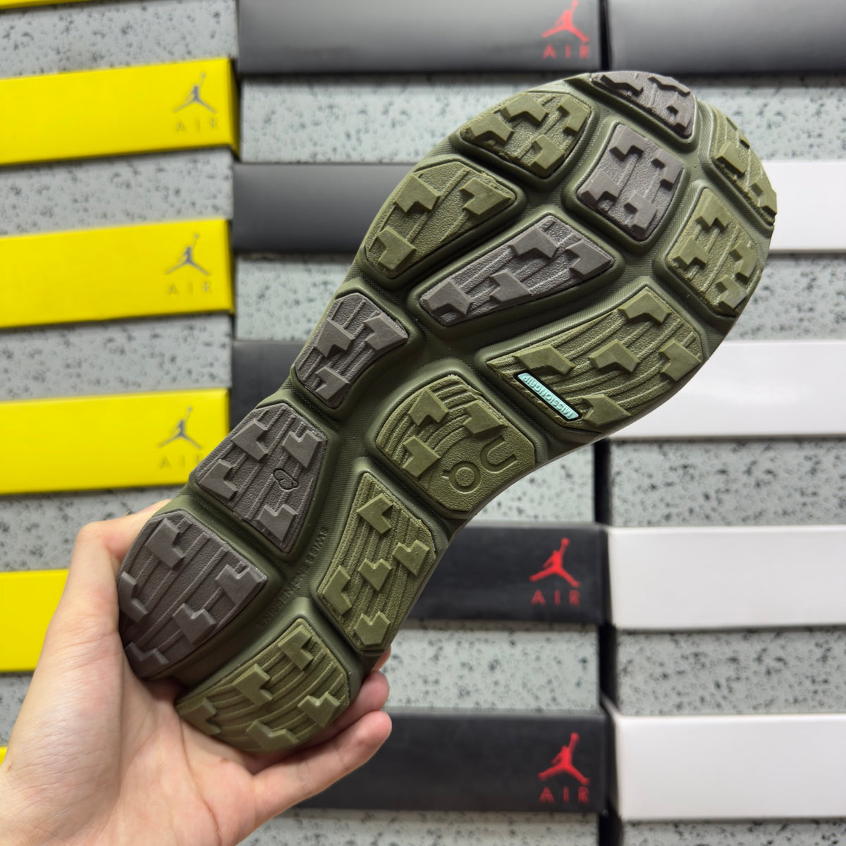 On Cloudsoma 'Olive Kaki' — vue 2