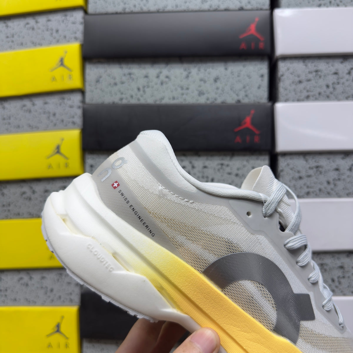 On Cloudflow 5 'Gris Jaune' — vue 8