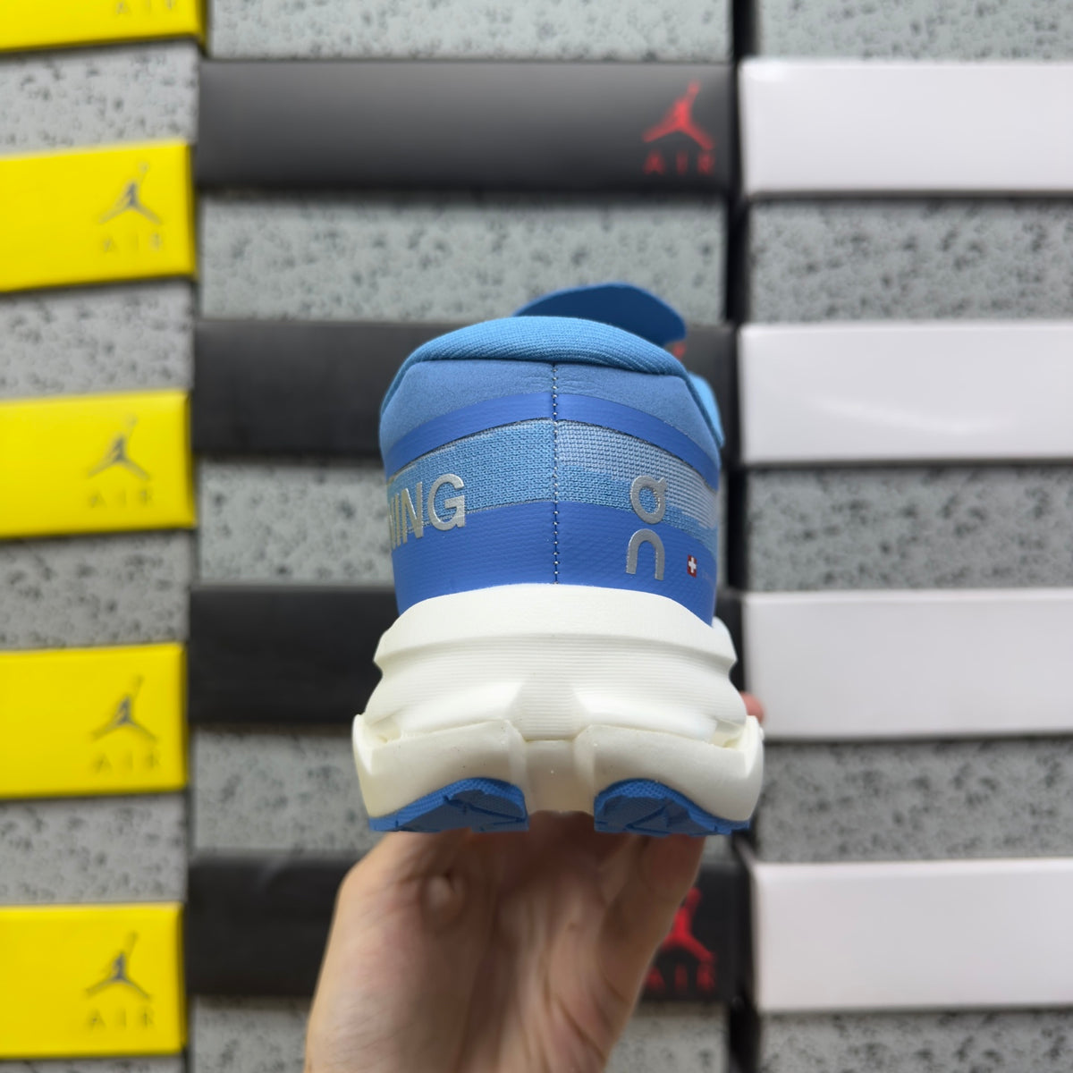 On Cloudflow 5 'Bleu Royal' — vue 3