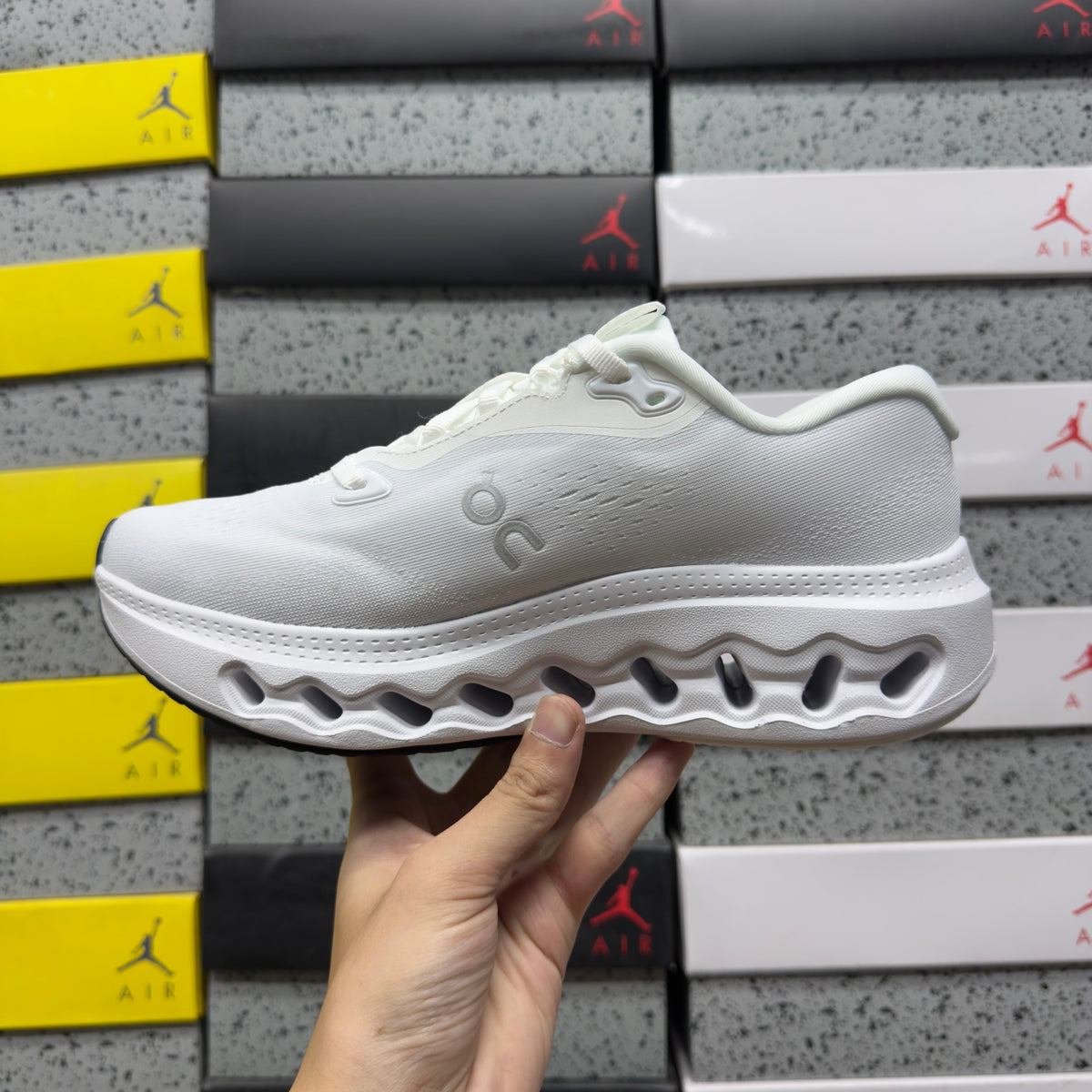 On Cloudsurfer 3 'Blanc Total' — vue 4