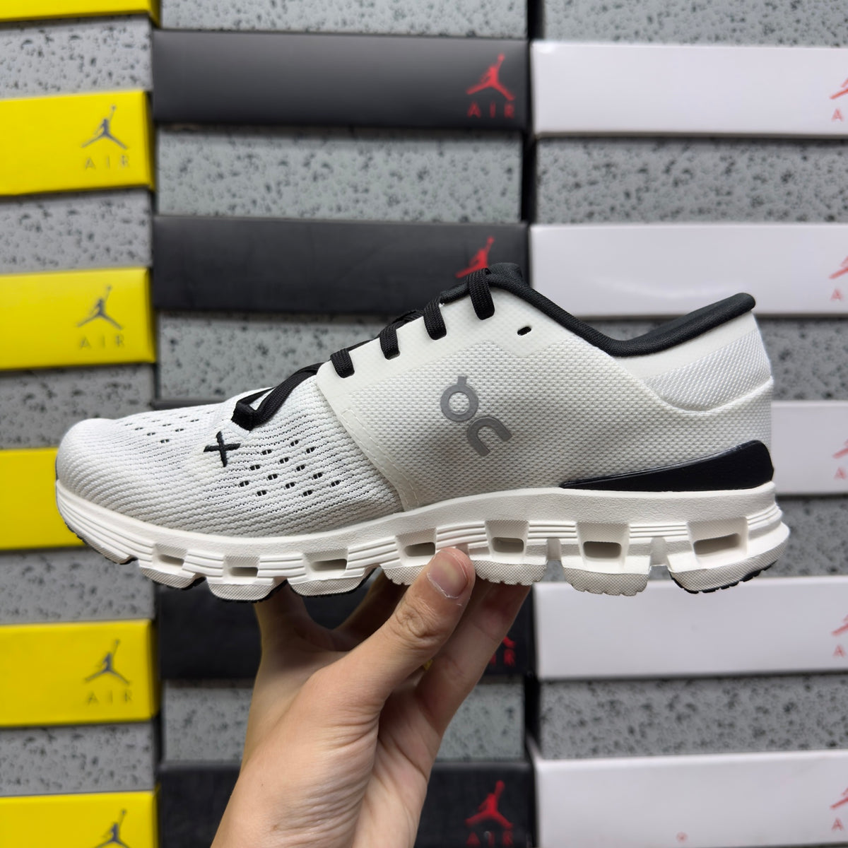 On Cloud X 4 'Blanc Noir' — vue 4