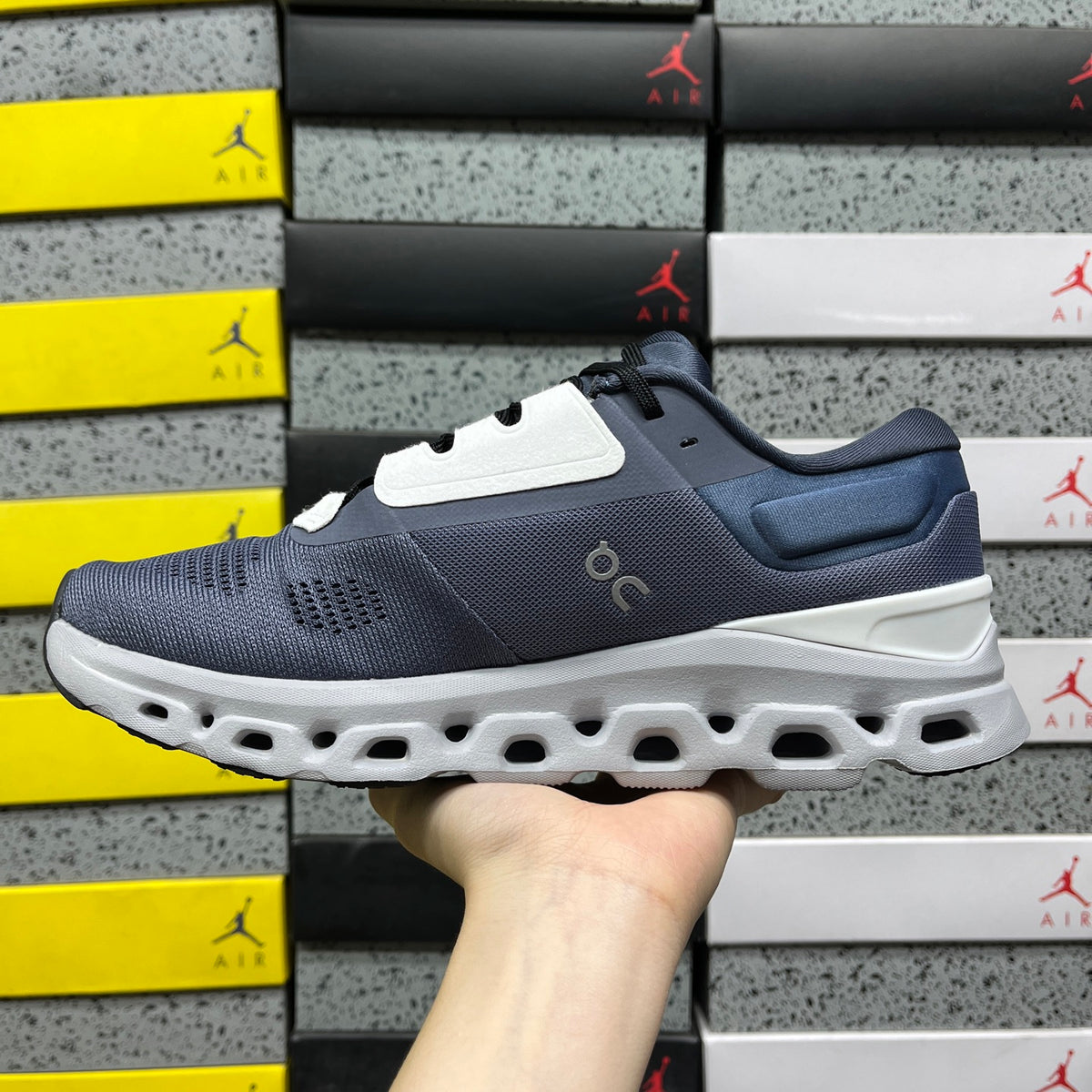 On Cloudstratus 3 'Bleu Marine Blanc' — vue 2