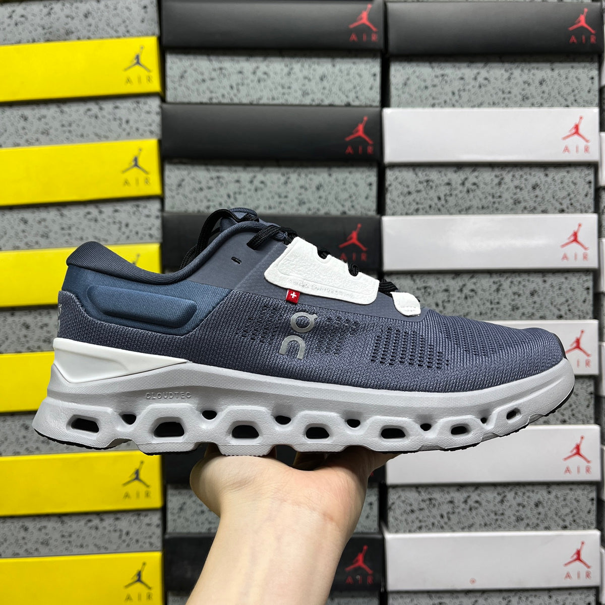 On Cloudstratus 3 'Bleu Marine Blanc' — vue 9