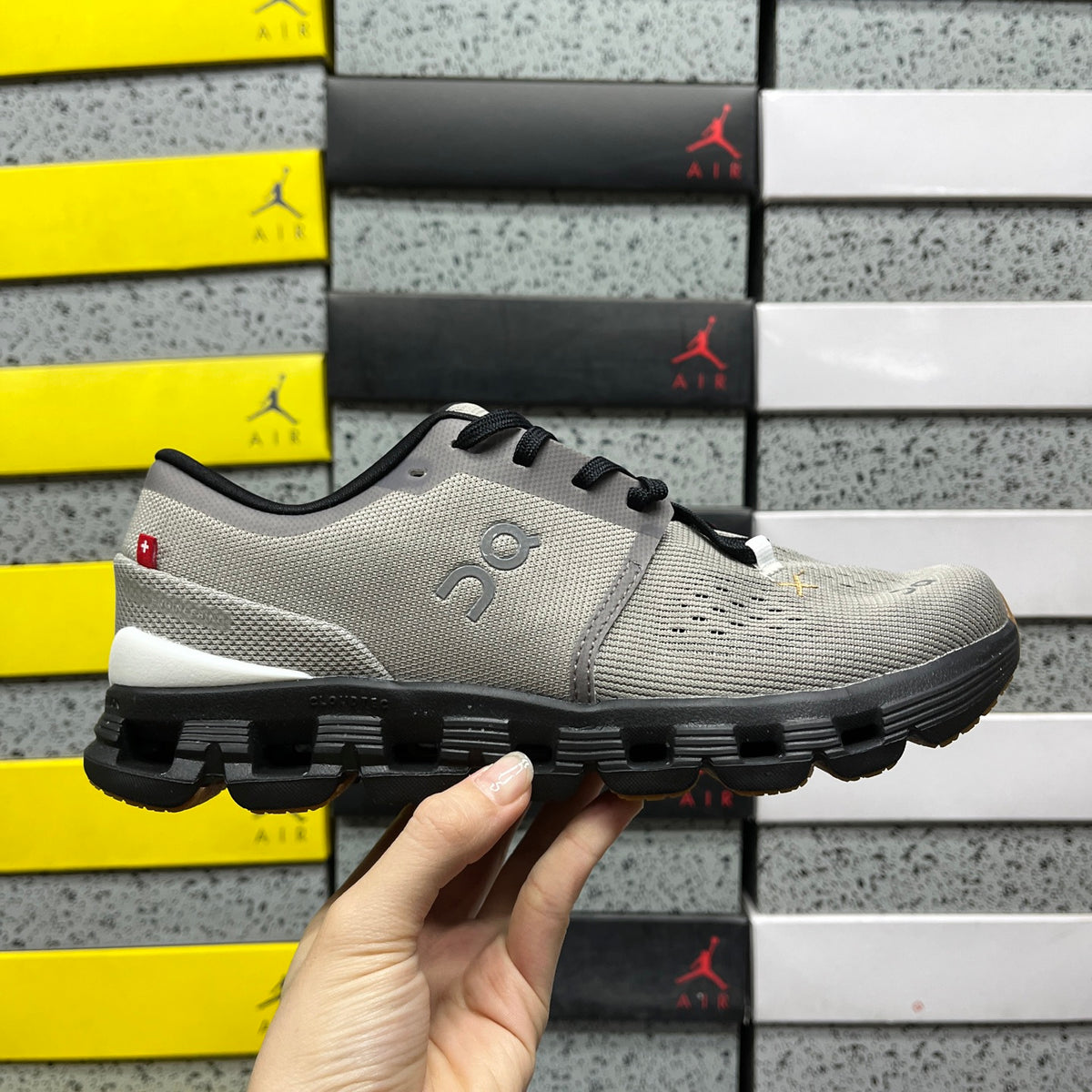 On Cloud X 4 'Gris Noir' — vue 9