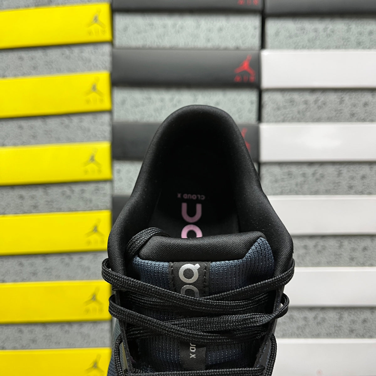 On Cloud X 4 'Noir Lilas' — vue 5