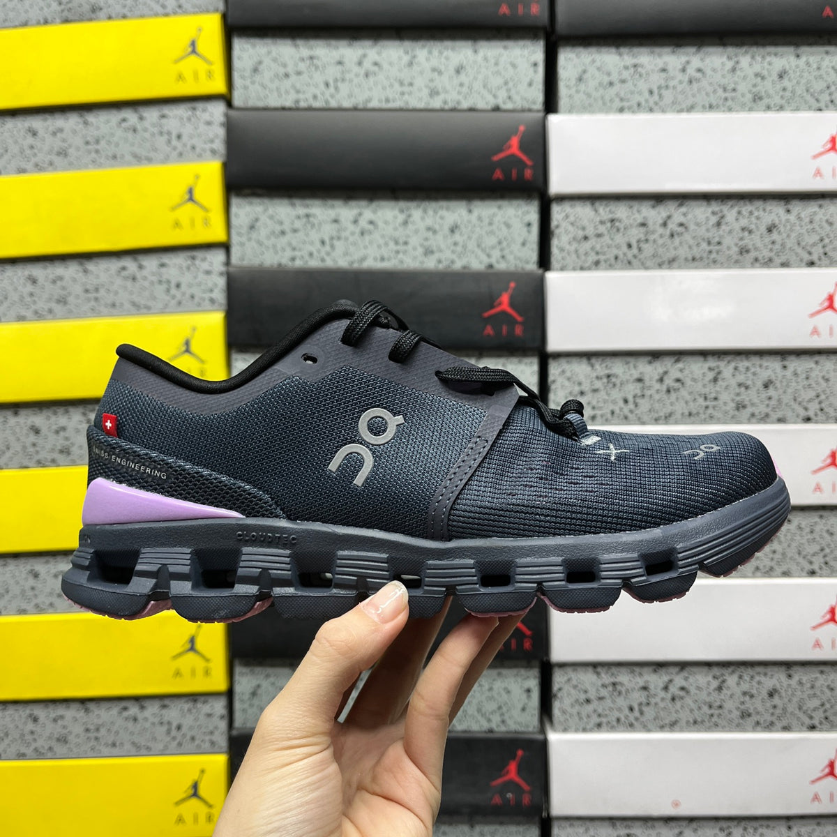 On Cloud X 4 'Noir Lilas' — vue 9