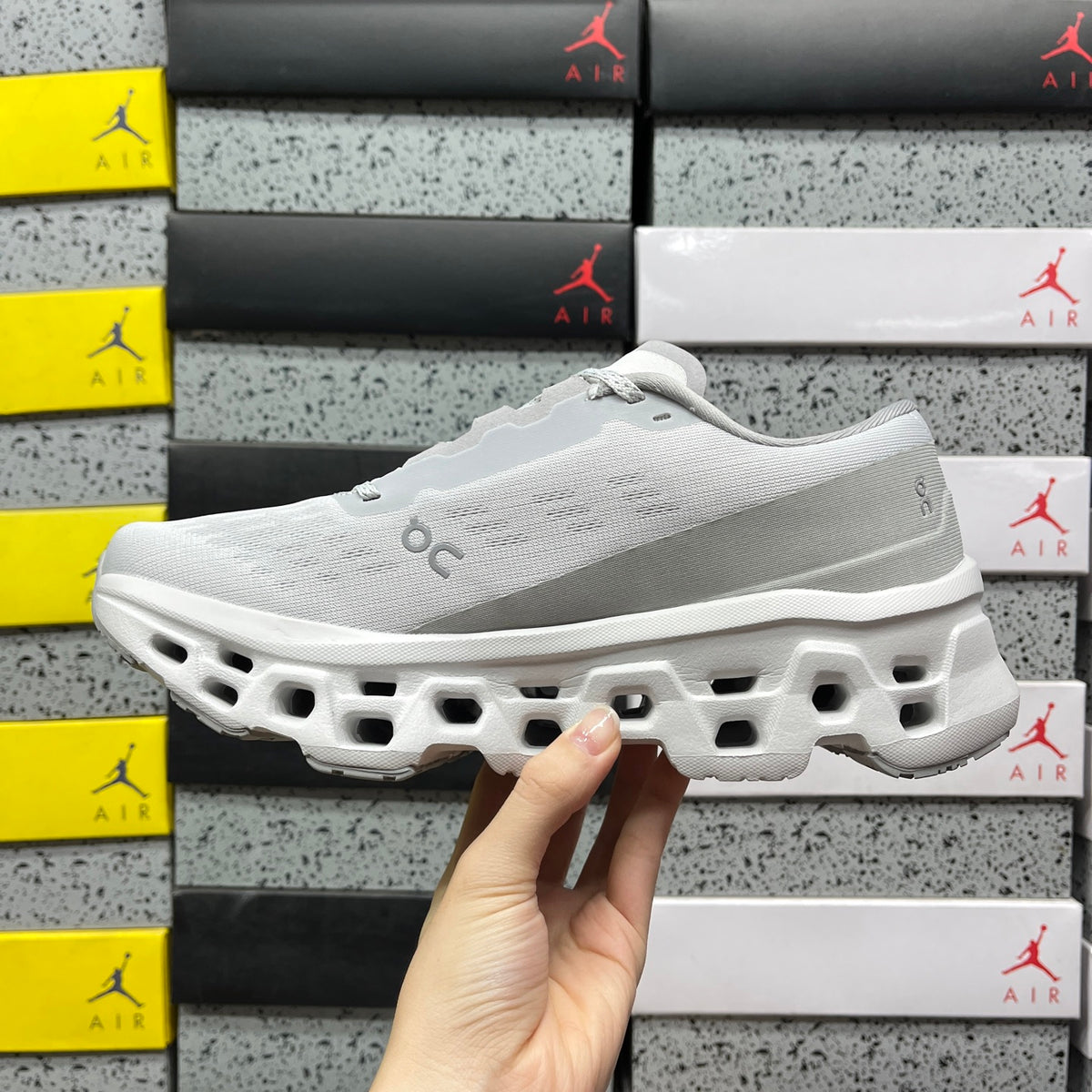 On Cloudmonster 3 'Blanc Gris' — vue 2