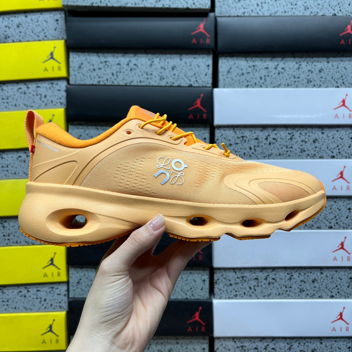 On x Loe. Cloudsolo 'Orange Abricot' — vue 9