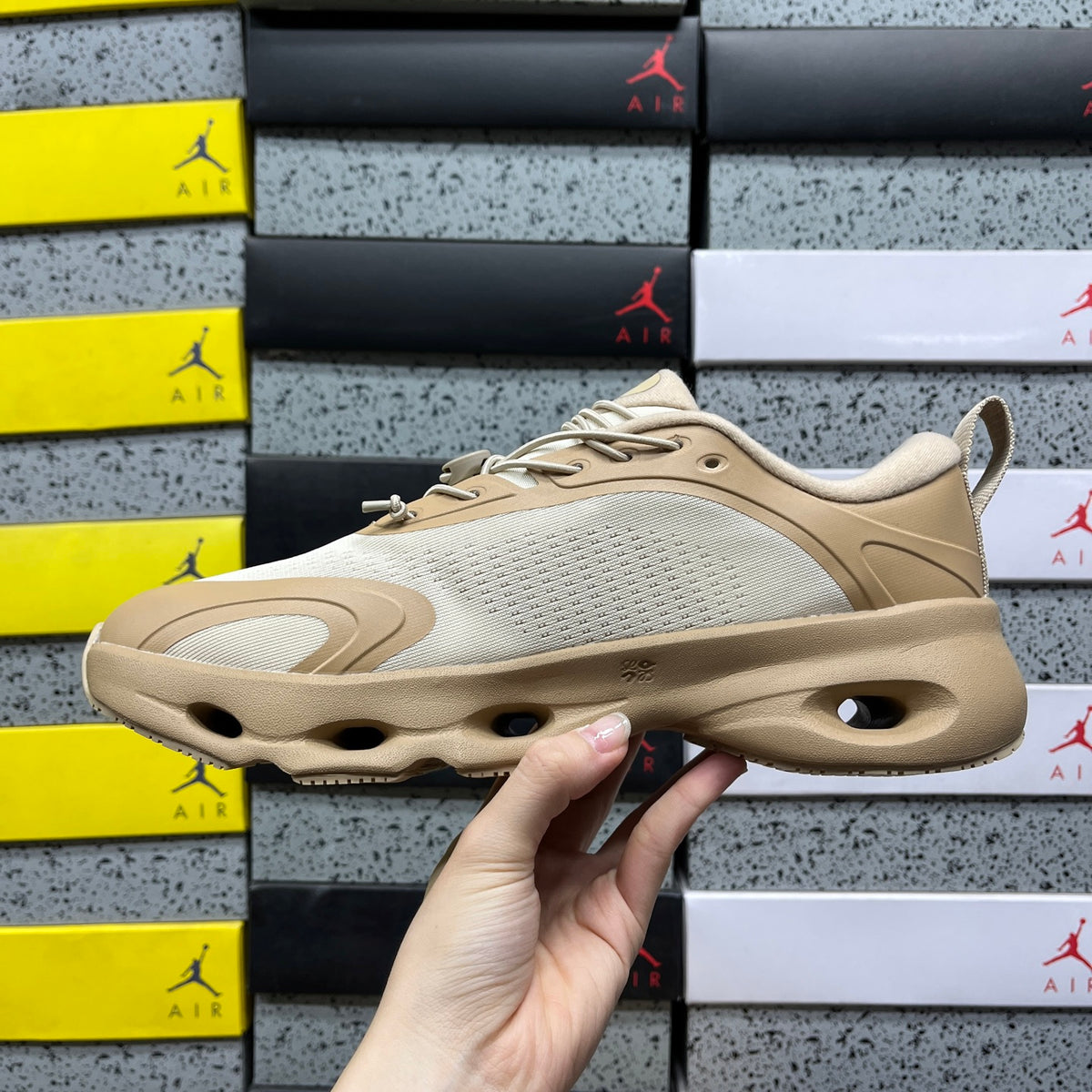 On x Loe. Cloudsolo 'Beige Sable' — vue 2