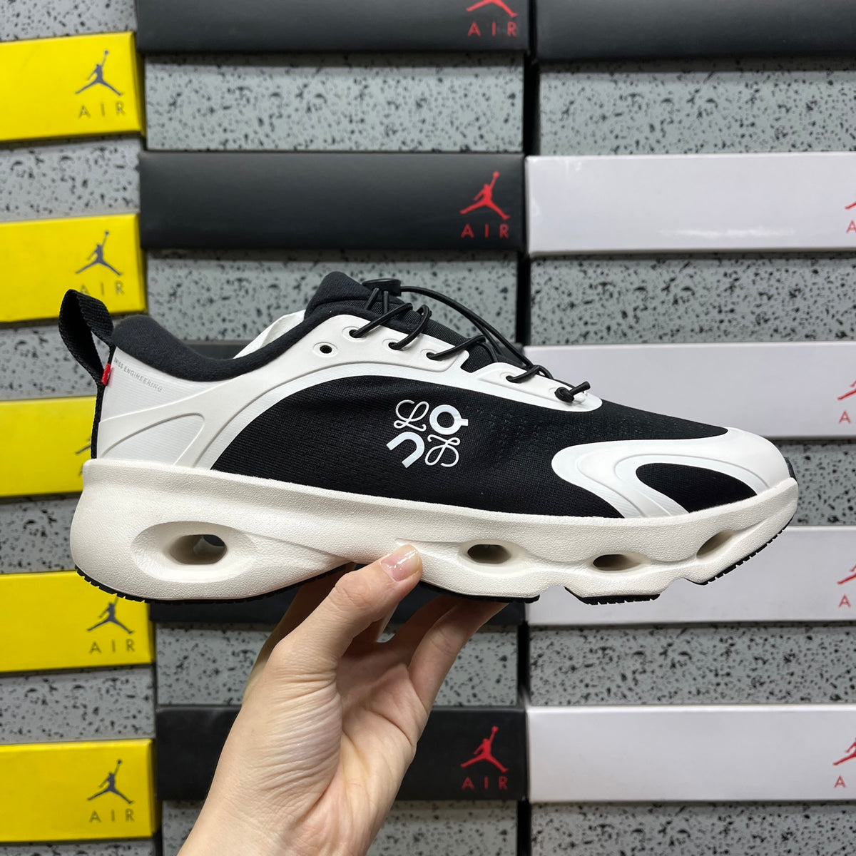 On x Loe. Cloudsolo 'Blanc Noir' — vue 9