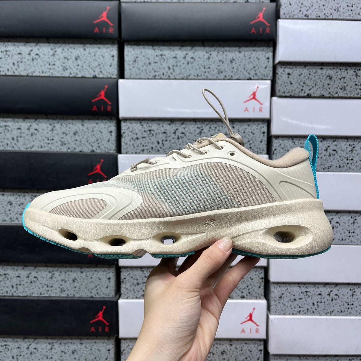 On x Loe. Cloudsolo 'Blanc Cassé Bleu' — vue 2