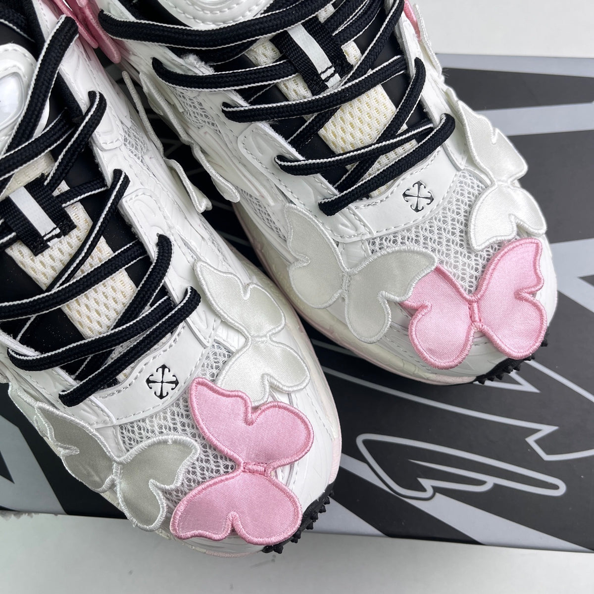 Off-White Be Right Back 'Blanc Rose Papillon'