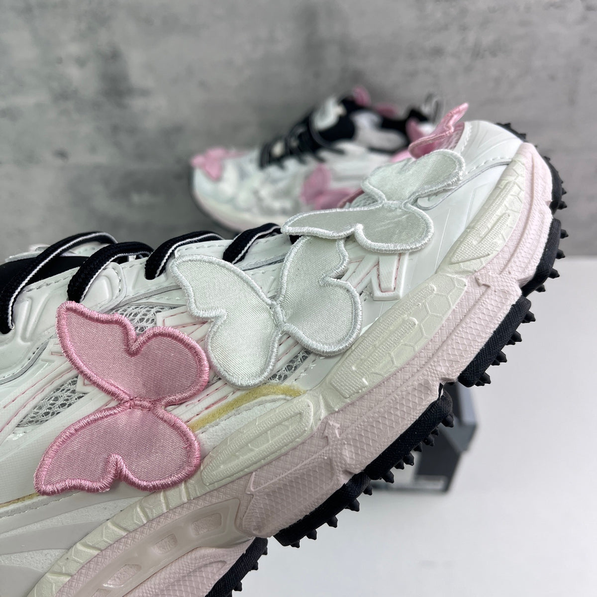 Off-White Be Right Back 'Blanc Rose Papillon'