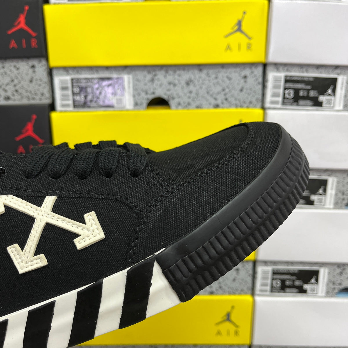 Off-White Vulc Low 'Noir Blanc Vulc'