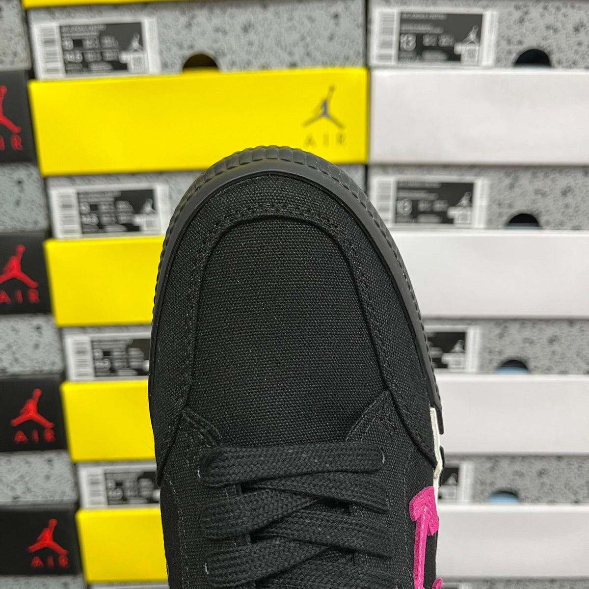 Off-White Vulc Low 'Noir Rose Fuchsia'