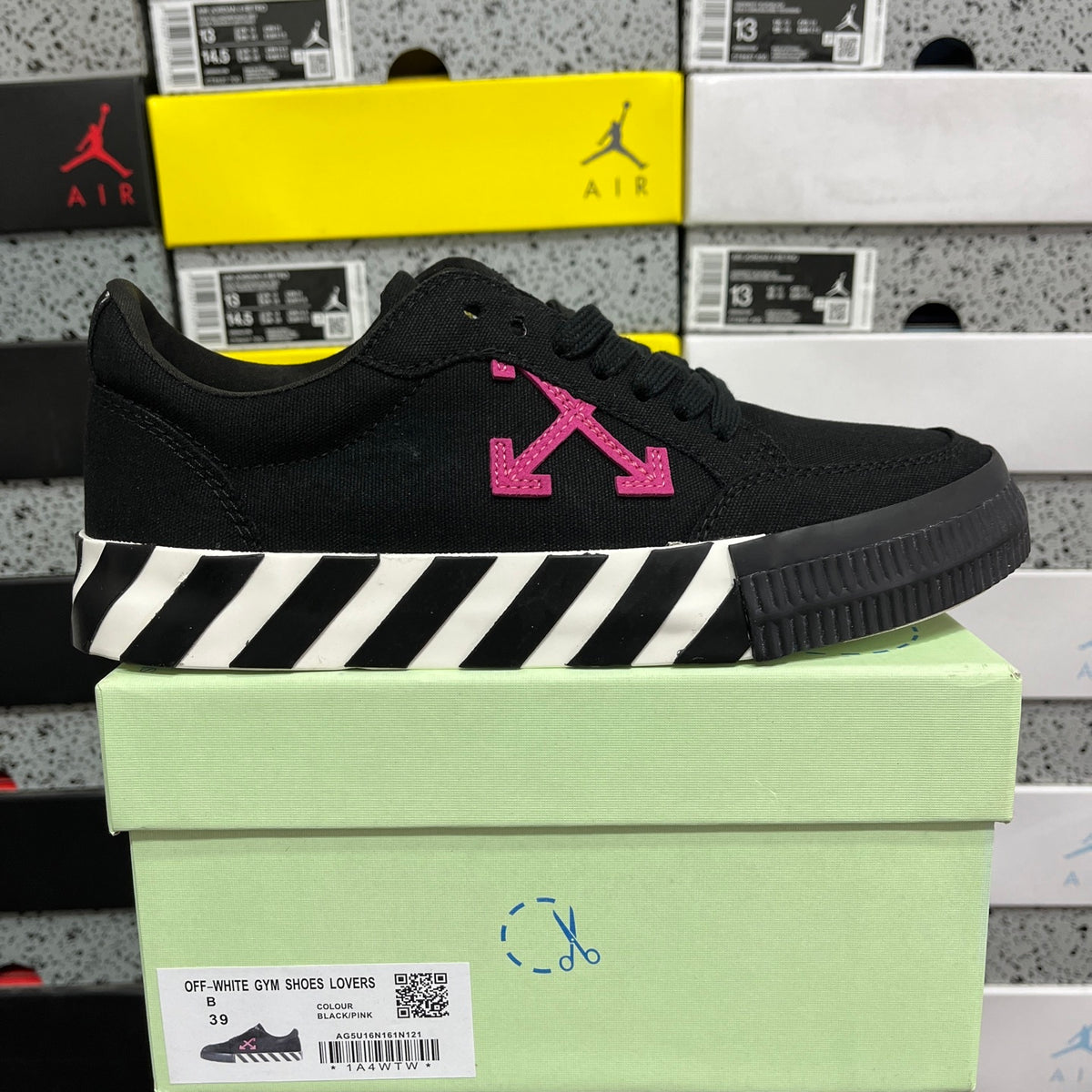 Off-White Vulc Low 'Noir Rose Fuchsia'