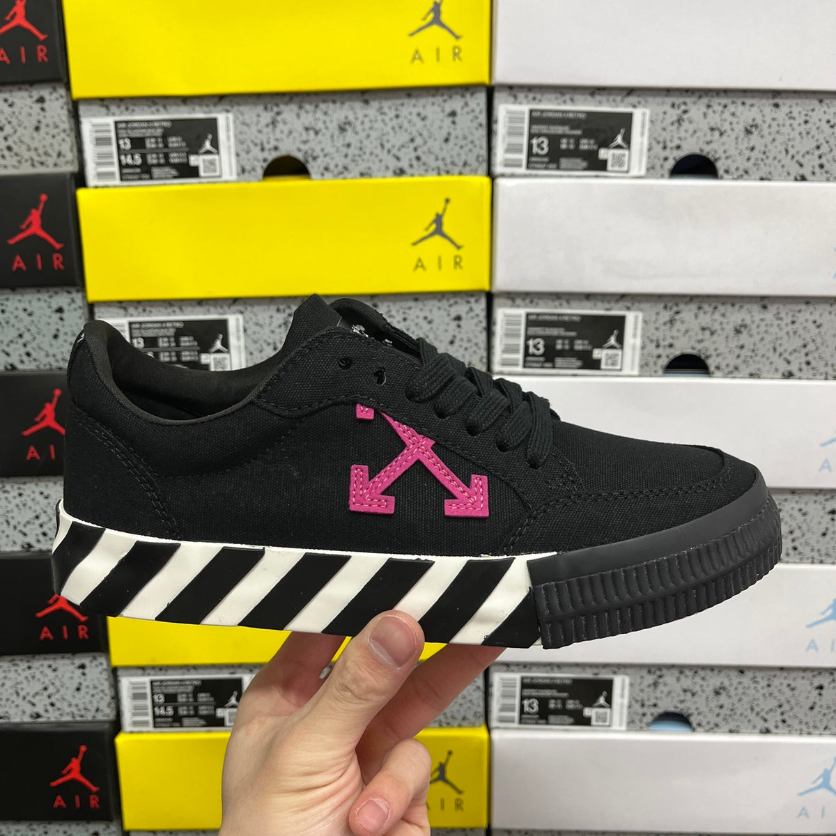 Off-White Vulc Low 'Noir Rose Fuchsia'