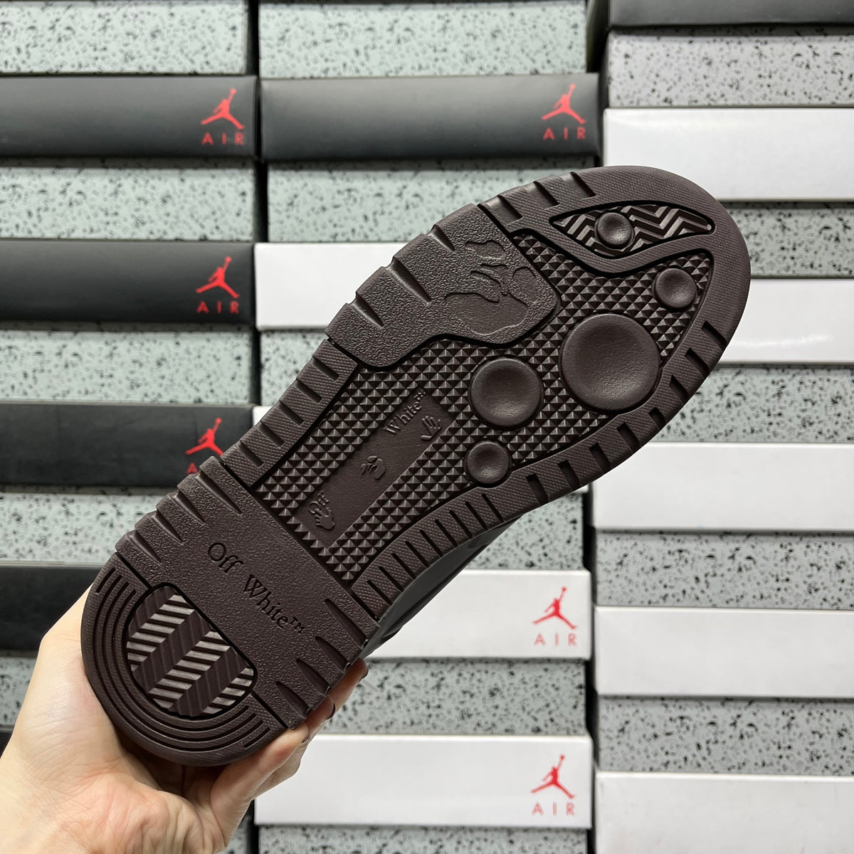 Off-White Out Of Office 'Marron Chocolat'