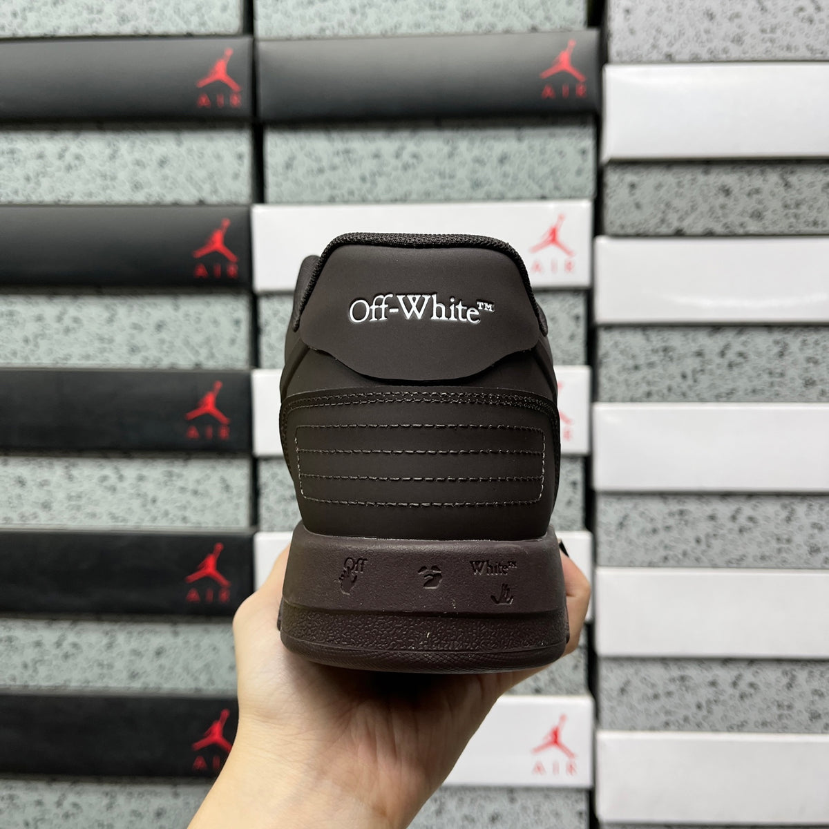 Off-White Out Of Office 'Marron Chocolat'