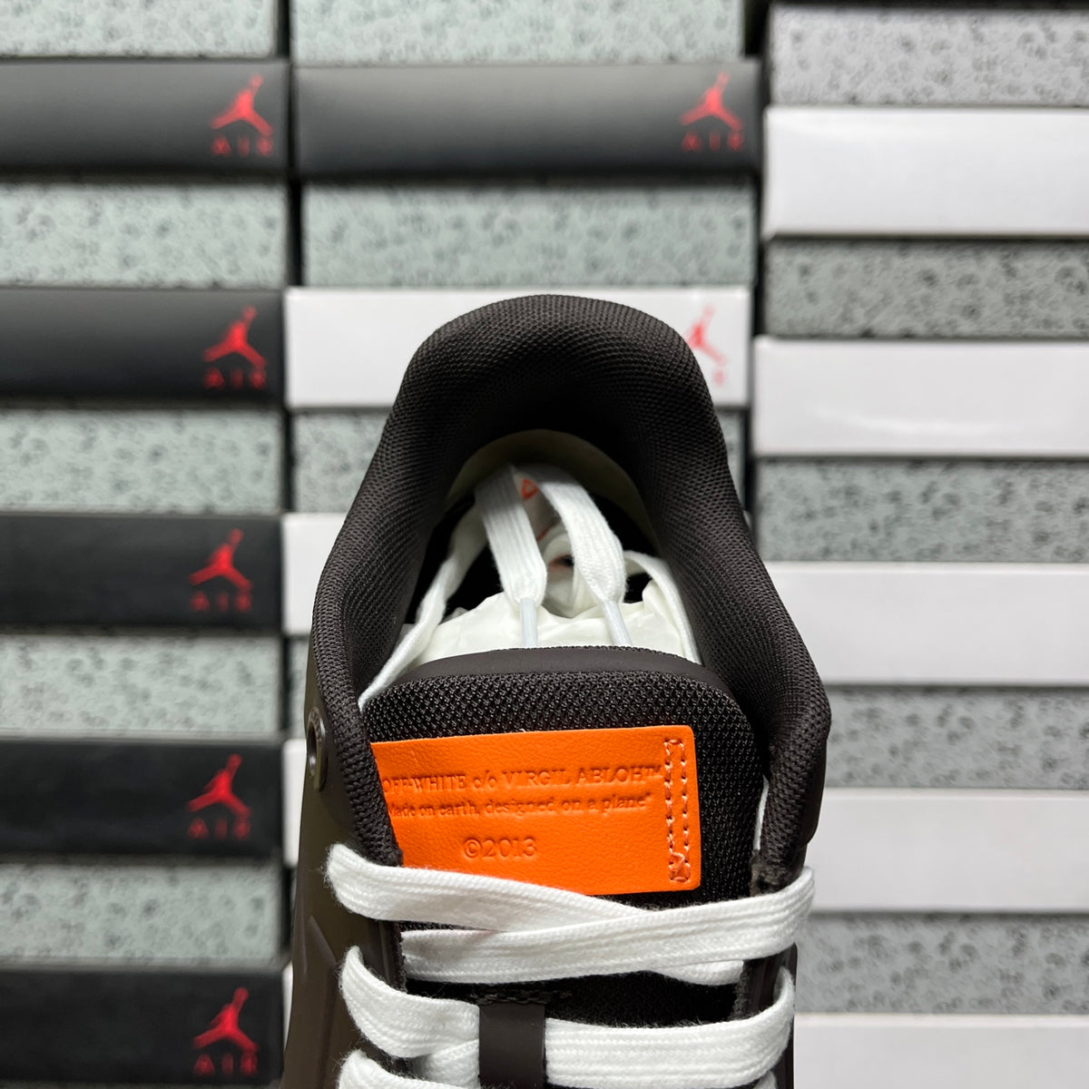 Off-White Out Of Office 'Marron Chocolat'