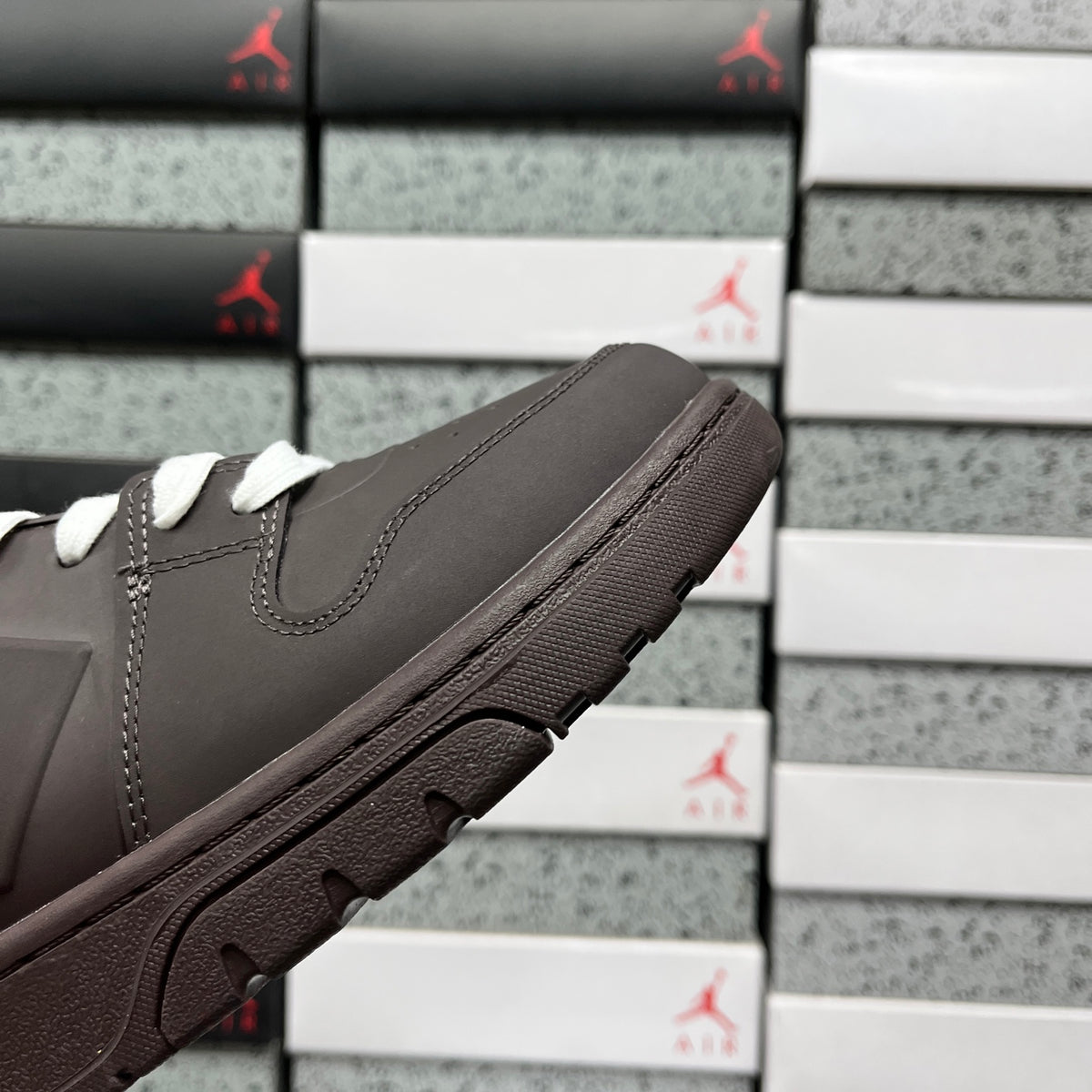 Off-White Out Of Office 'Marron Chocolat'