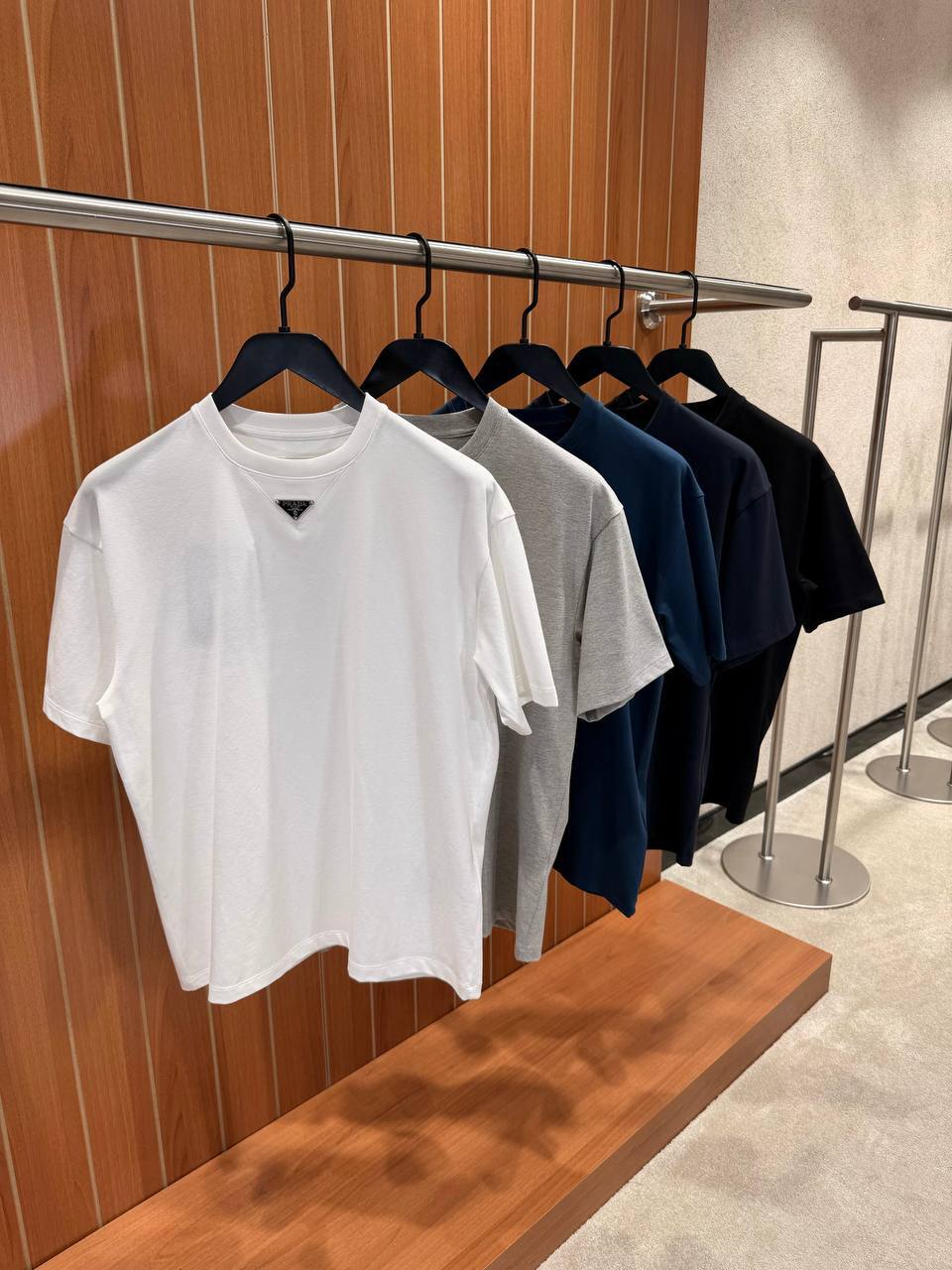 T-shirt Col Logo Triangle