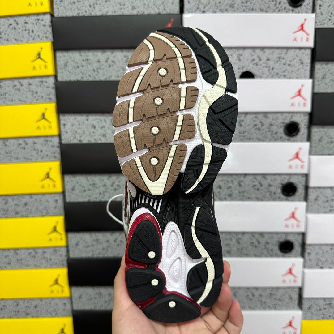 Saucony ProGrid Omni 9 'Blanc Marron Bordeaux' — vue 4