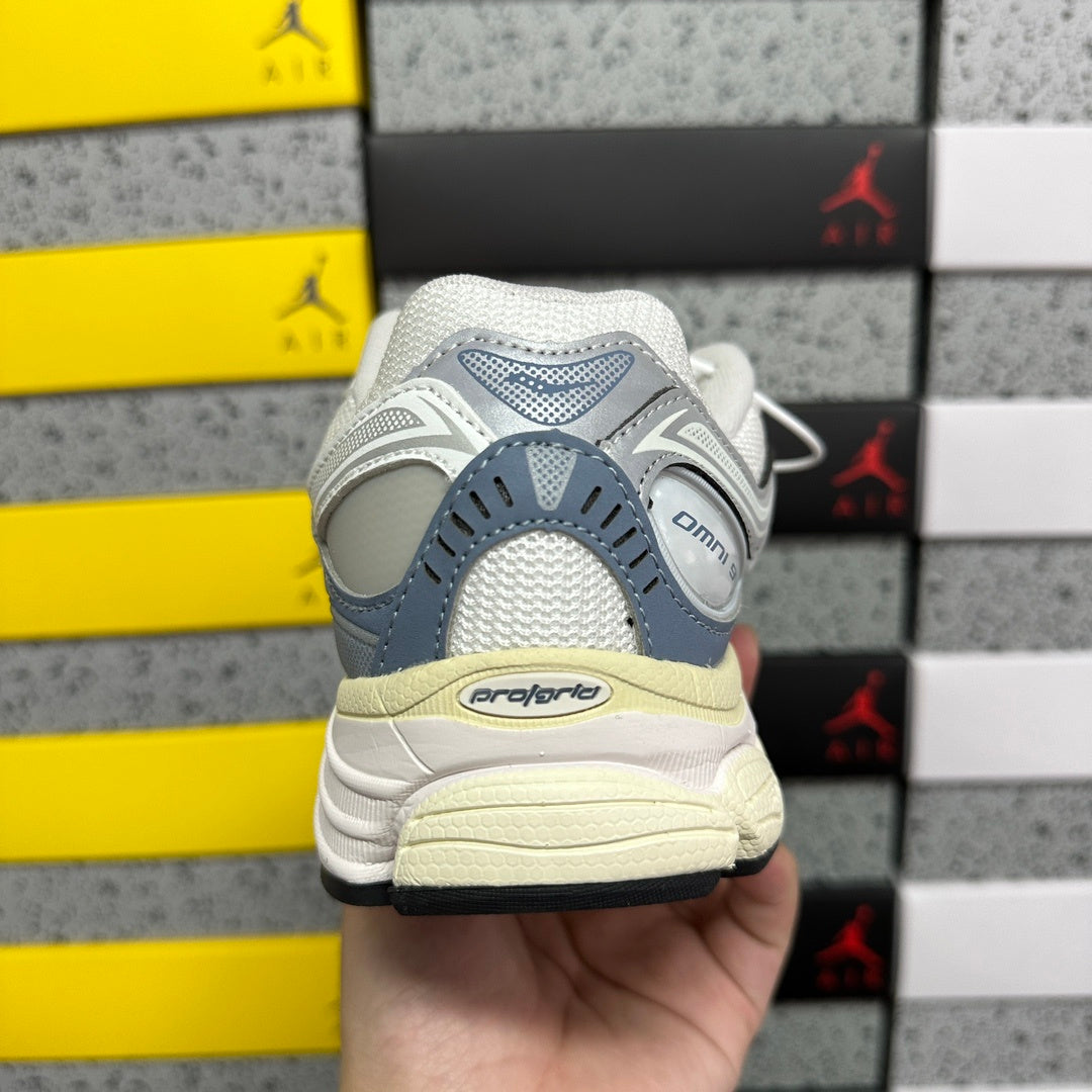 Saucony ProGrid Omni 9 'Gris Argent Crème' — vue 3