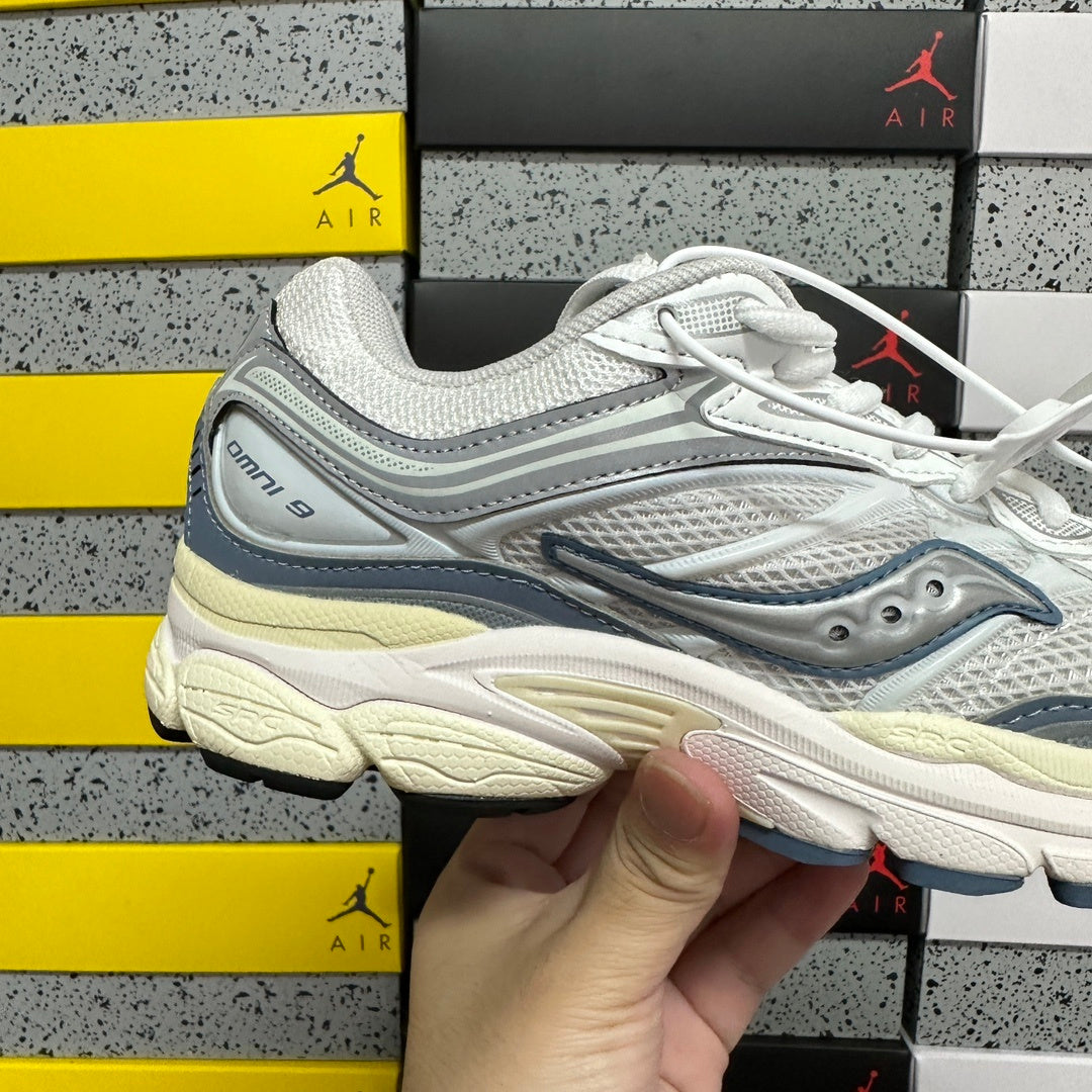 Saucony ProGrid Omni 9 'Gris Argent Crème' — vue 6