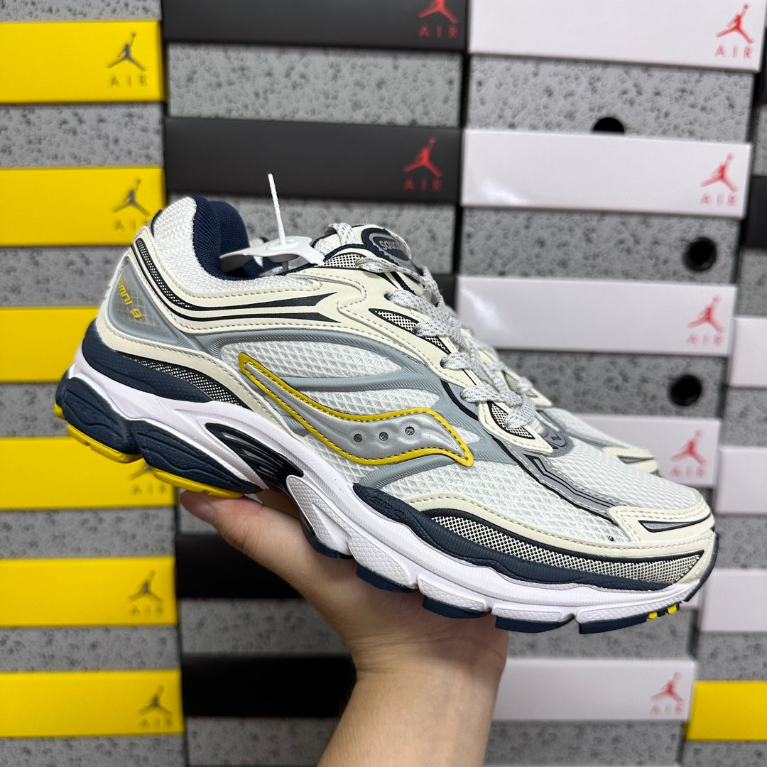 Saucony ProGrid Omni 9 'Blanc Crème Or Marine' — vue 2