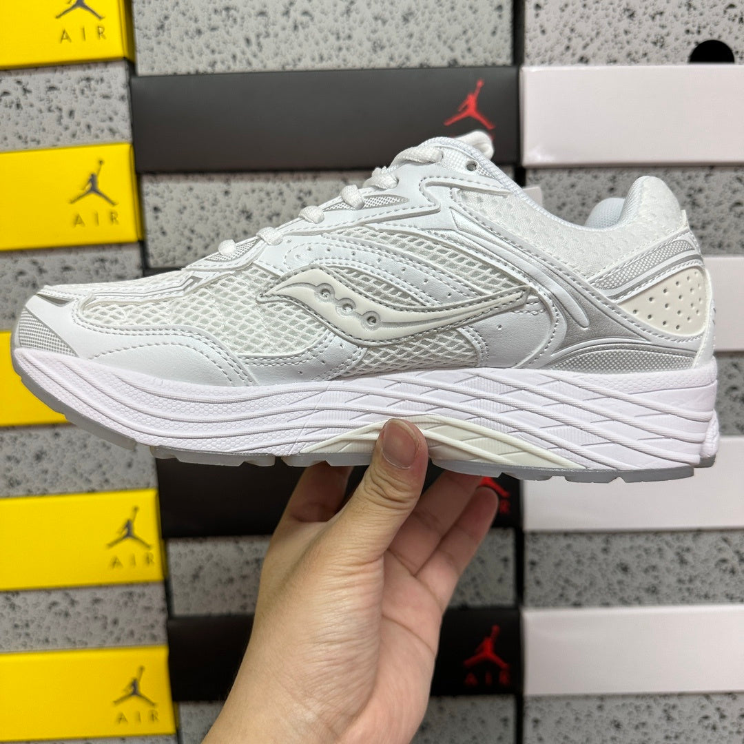 Saucony ProGrid Omni 9 'Blanc Neige' — vue 5