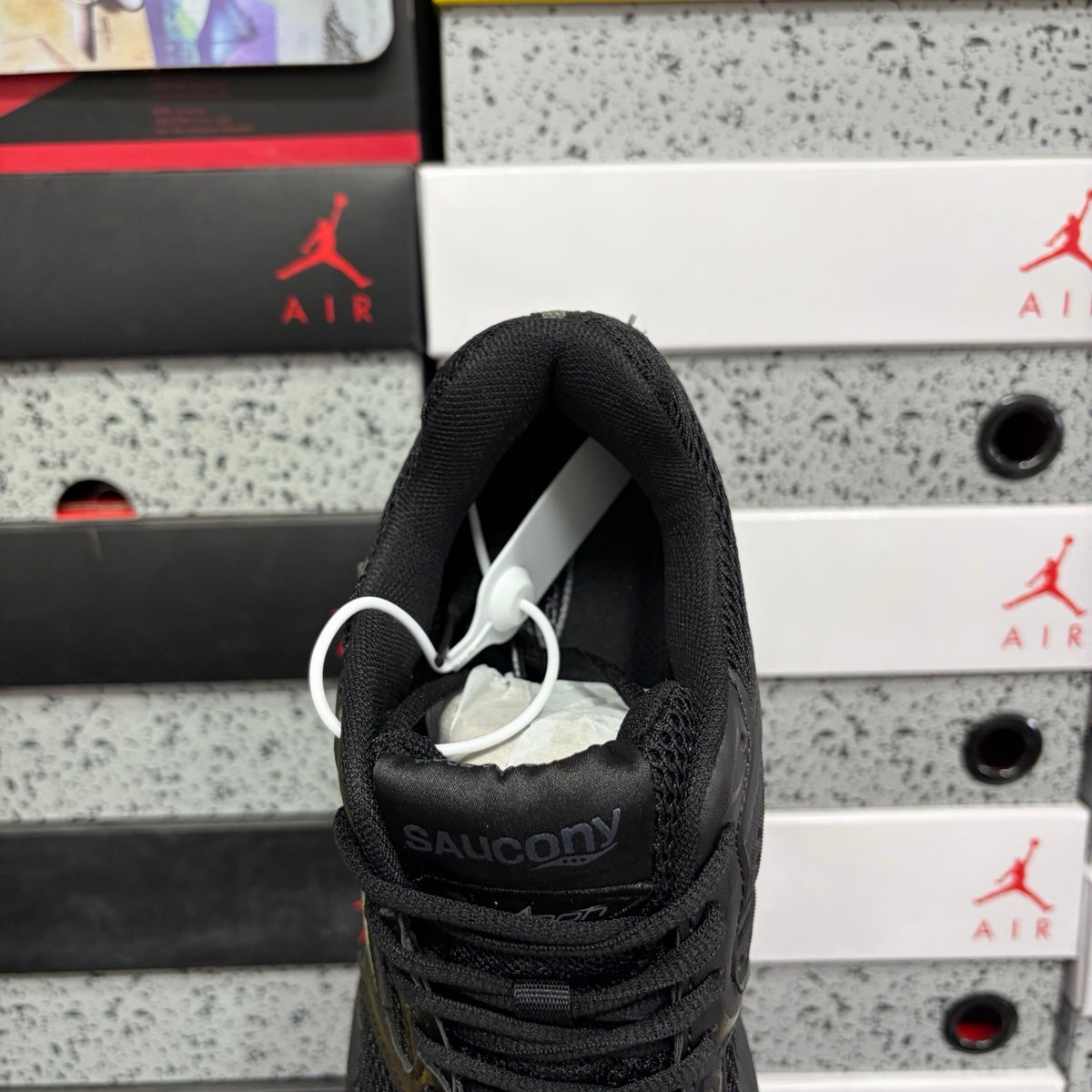 Saucony ProGrid Triumph 4 'Noir Total' — vue 5