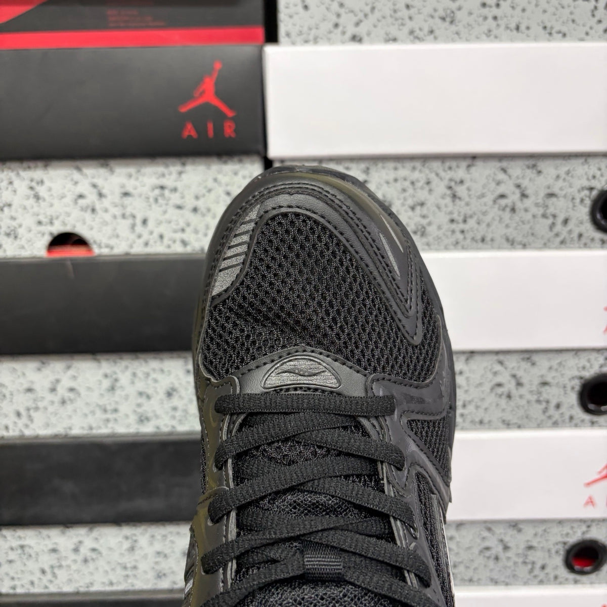 Saucony ProGrid Triumph 4 'Noir Total' — vue 8