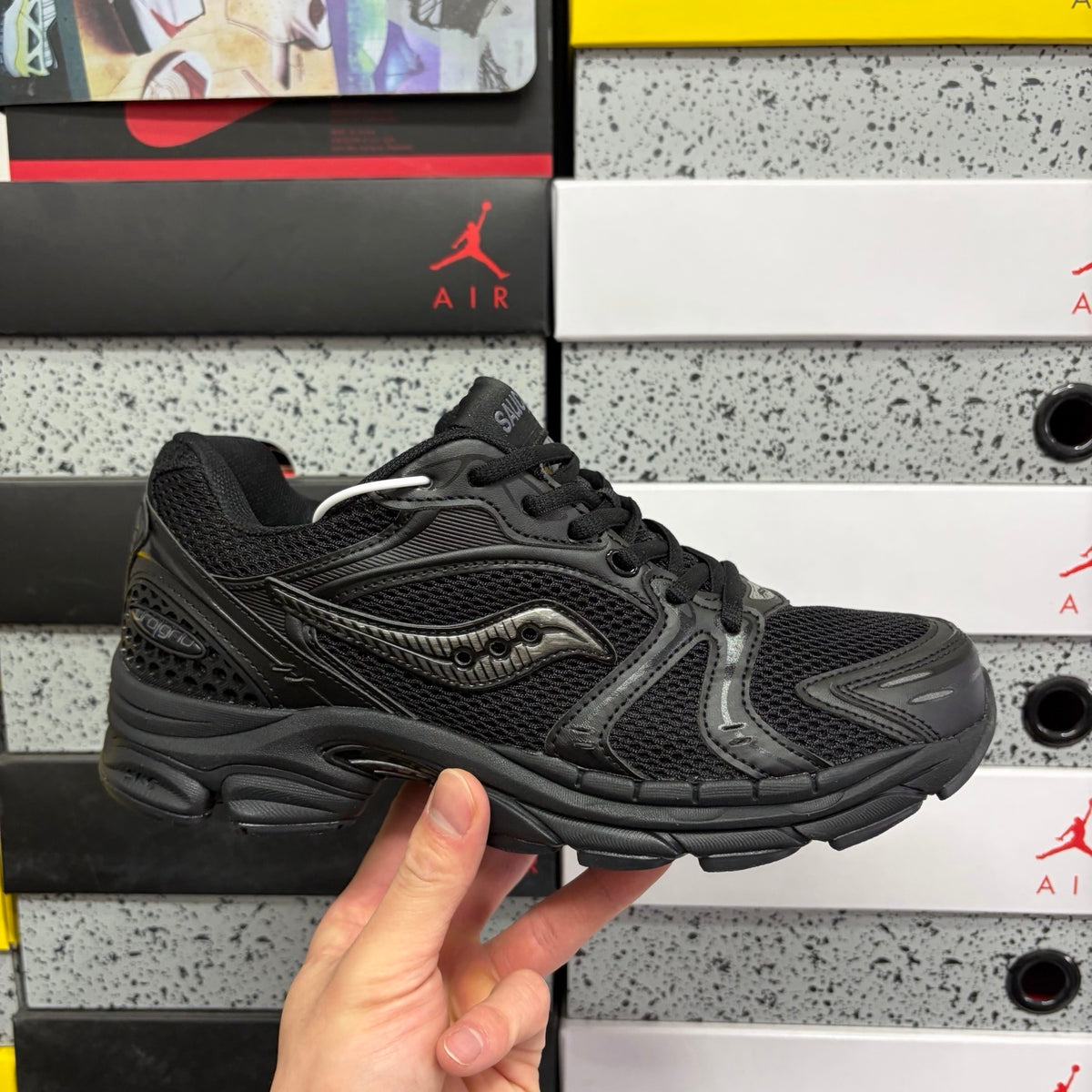 Saucony ProGrid Triumph 4 'Noir Total' — vue 9