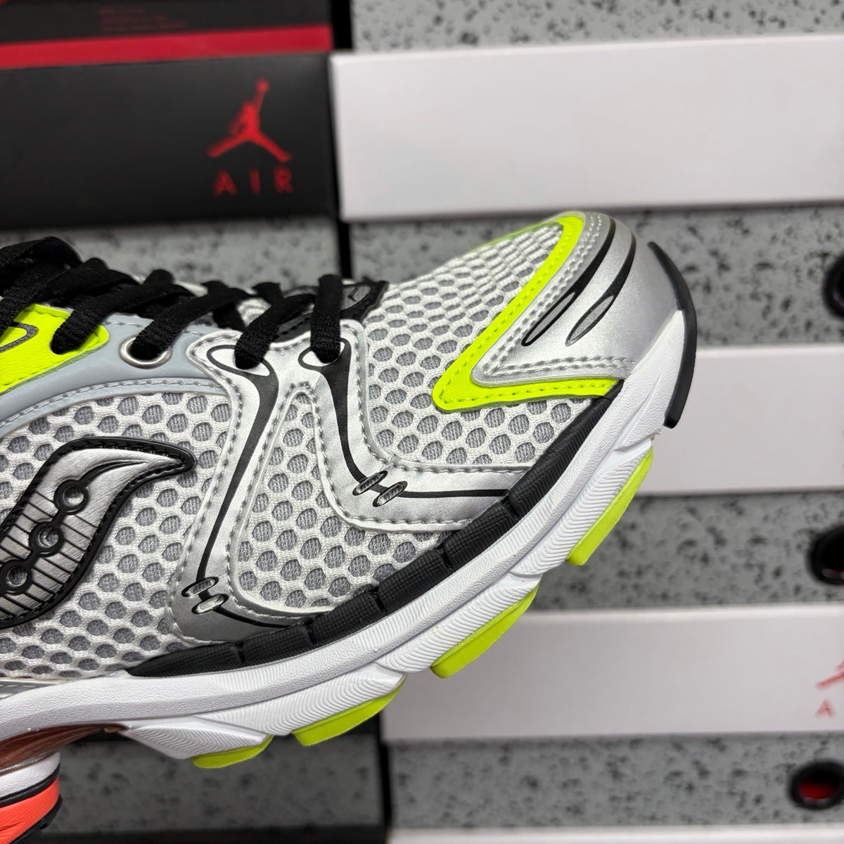 Saucony ProGrid Triumph 4 'Argent Volt Orange' — vue 7