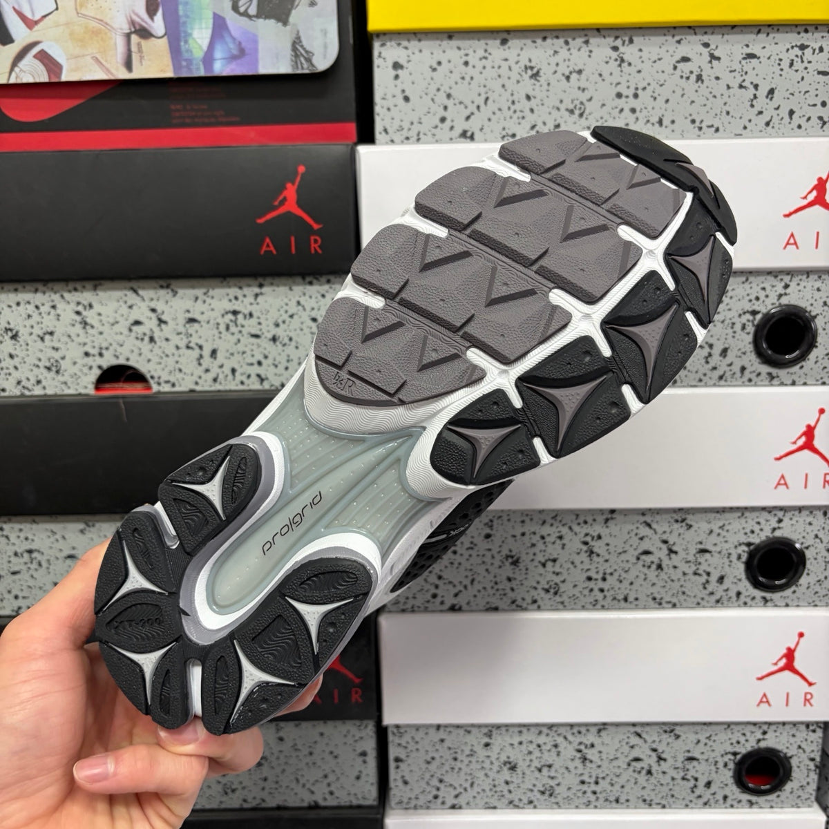 Saucony ProGrid Triumph 4 'Argent Gris' — vue 3