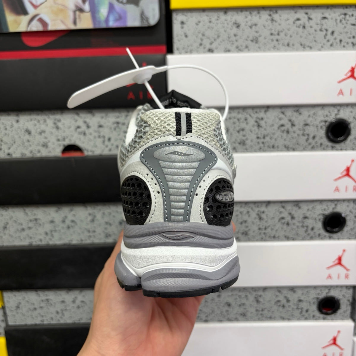 Saucony ProGrid Triumph 4 'Argent Gris' — vue 4