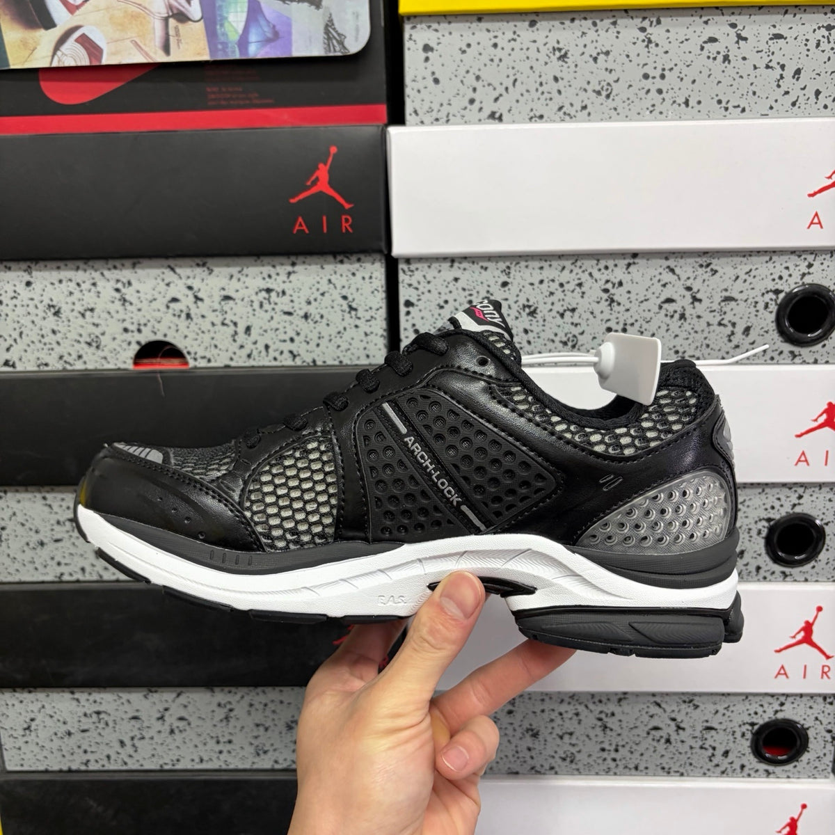 Saucony ProGrid Triumph 4 'Noir Argent Mesh' — vue 2