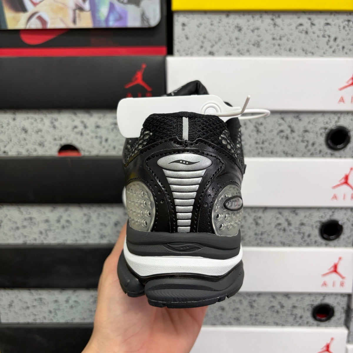 Saucony ProGrid Triumph 4 'Noir Argent Mesh' — vue 4
