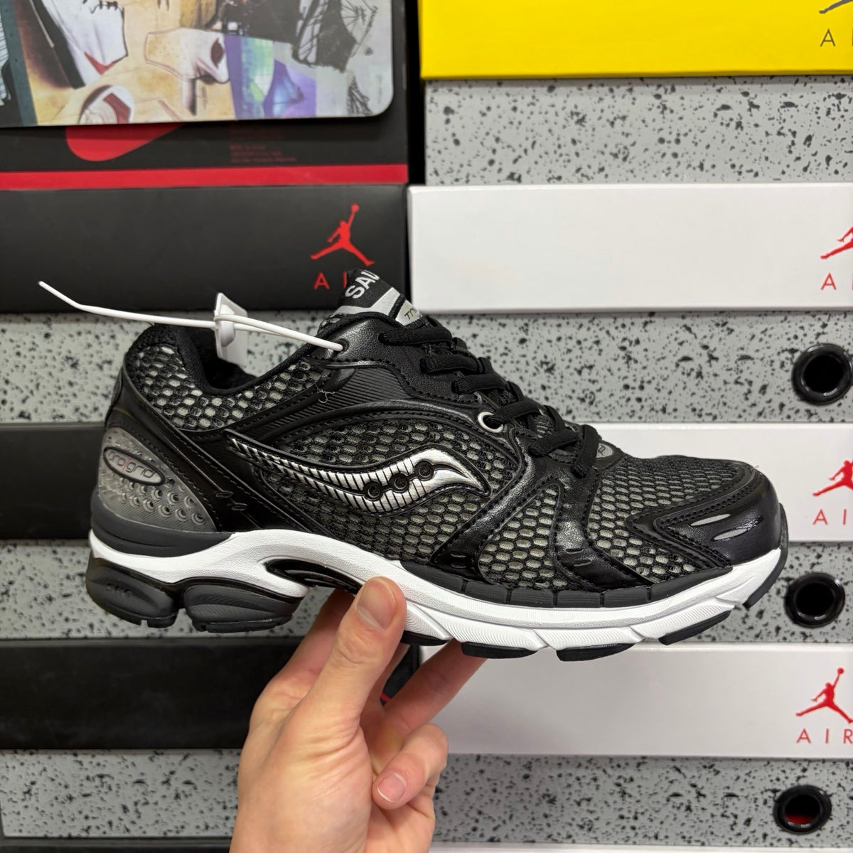 Saucony ProGrid Triumph 4 'Noir Argent Mesh' — vue 9