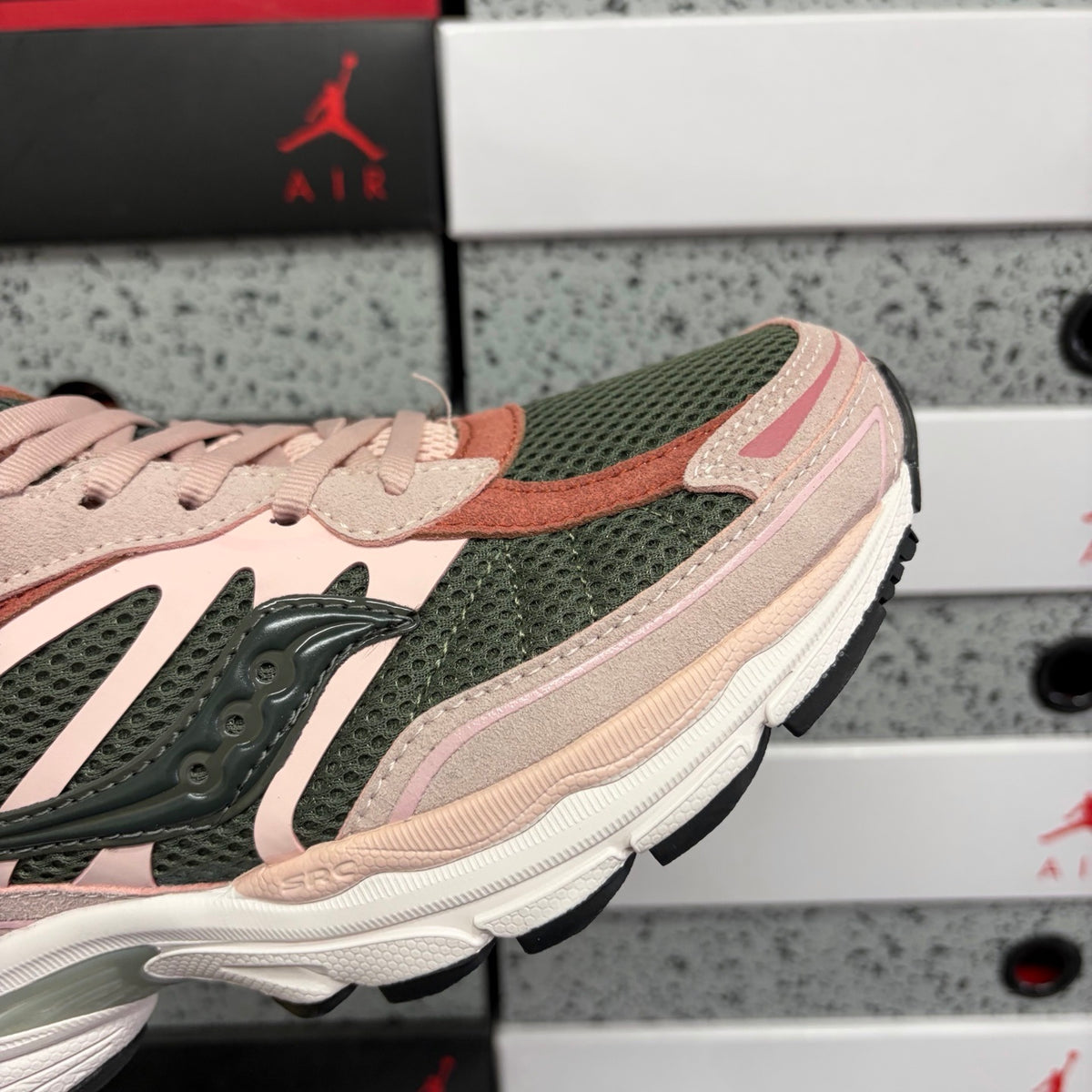 Saucony ProGrid Omni 9 'Rose Vert Kaki' — vue 7