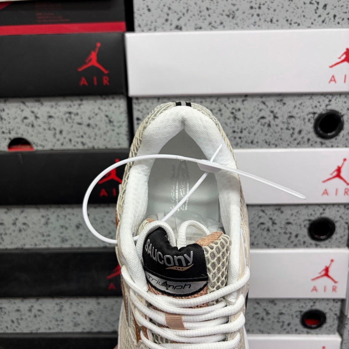 Saucony ProGrid Triumph 4 'Crème Rose Pêche' — vue 5
