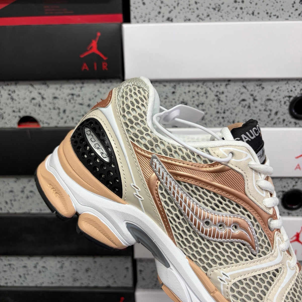 Saucony ProGrid Triumph 4 'Crème Rose Pêche' — vue 6