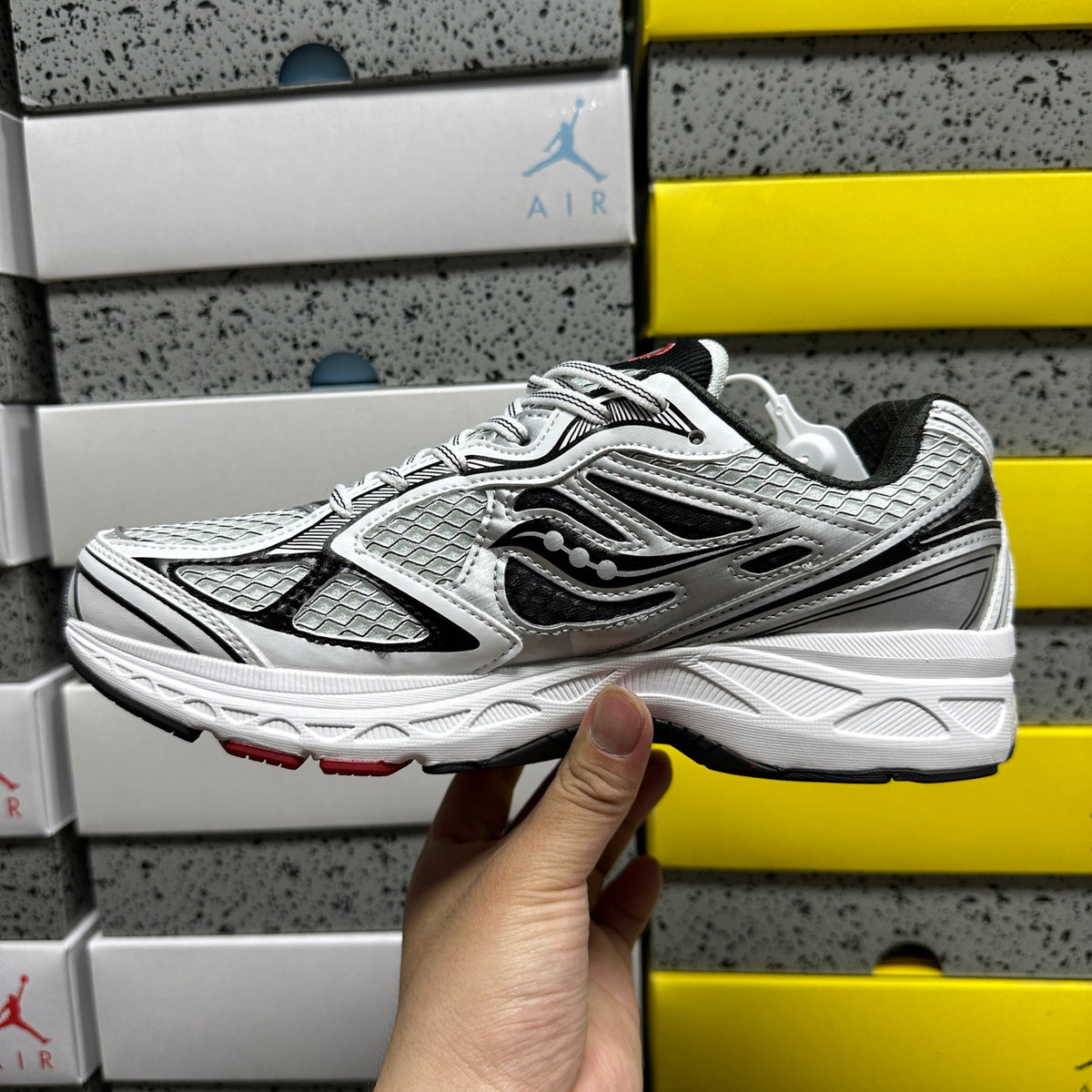 Saucony ProGrid Guide 7 'Argent Bordeaux' — vue 5